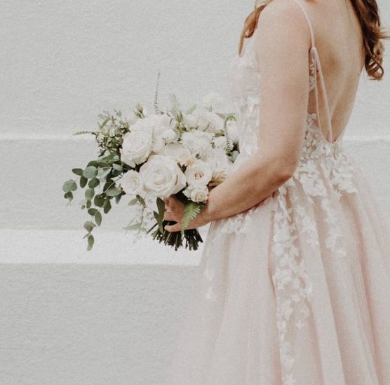WEDDING BOUQUET: CLASSIC