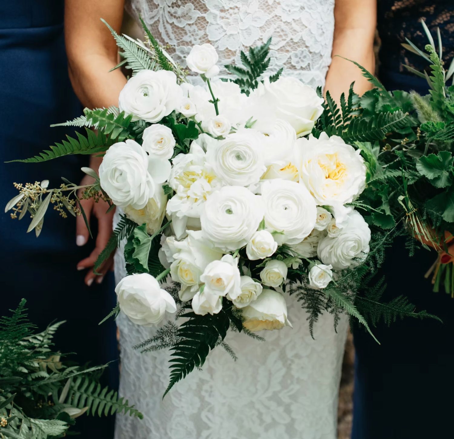 WEDDING BOUQUET: CLASSIC