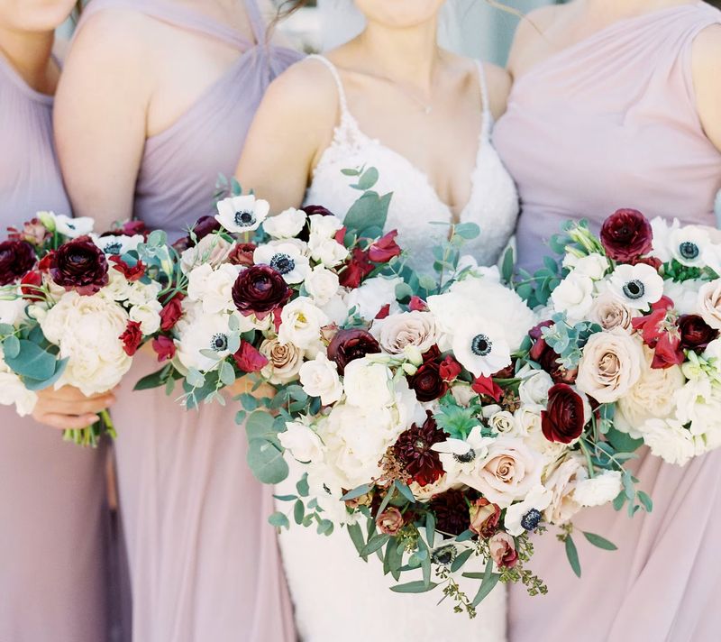 ATTENDANT BOUQUET: ROMANCE