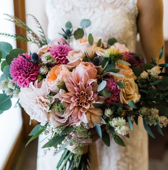 WEDDING BOUQUET: SEASONAL