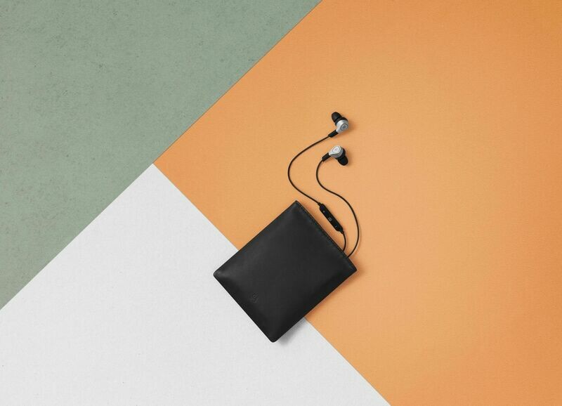 Beoplay Lederbeutel Kopfhörertasche Schwarz für In-Ear-Kopfhörer