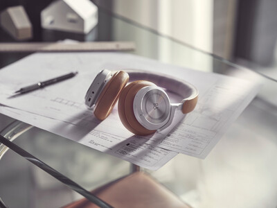 Beoplay HX - Timber