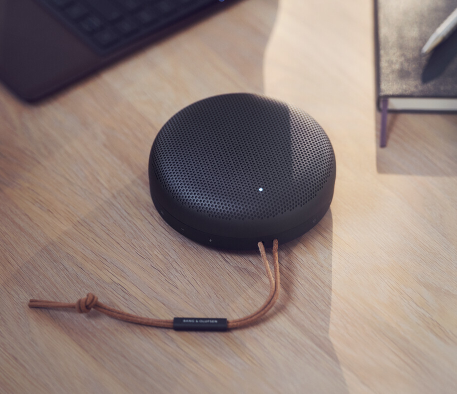 Beosound A1 2nd Generation - Black Anthracite | B&O Zürich