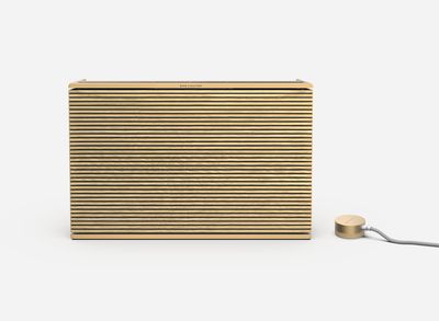 Bang &amp; Olufsen Beosound Level Gold Tone mit Light Oak