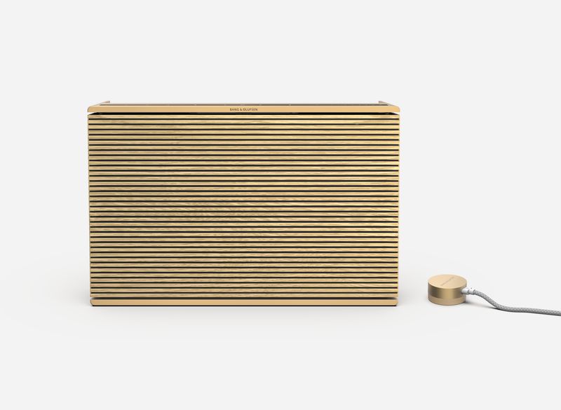 Bang &amp; Olufsen Beosound Level Gold Tone mit Light Oak und Google Voice assistent