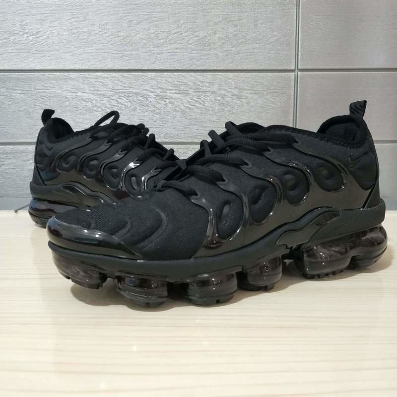 Black Vapormax Plus