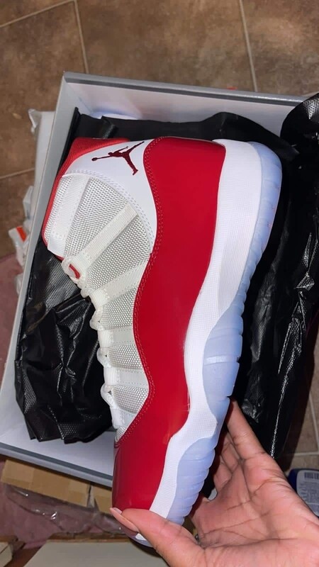 Air Jordan 11&#39;s Cherry Red 