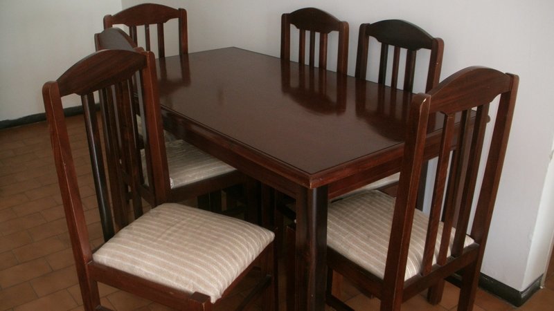 Espectacular mesa de madera elegante. 6 puestos
