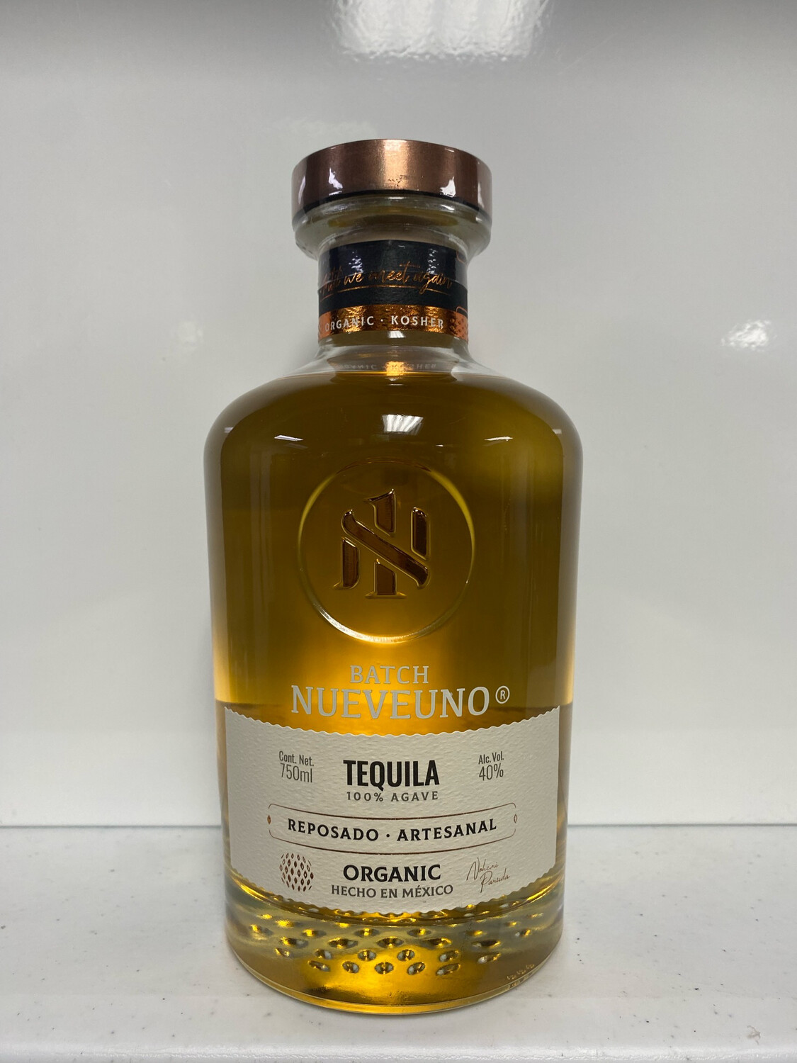 Nueveuno Tequila Reposado Artesanal 750mL 