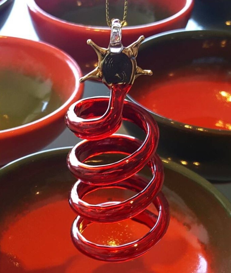 Swirl Tree with Star Ornament (Red)