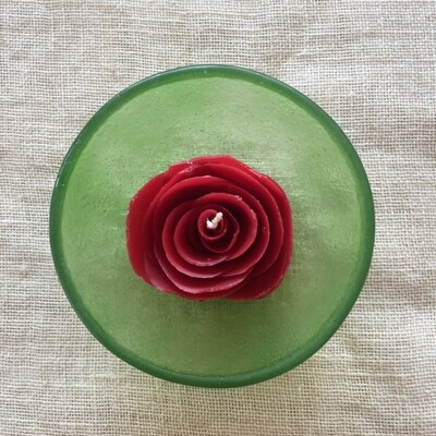 Red Noor candle in Medium Green Glass Style bowl