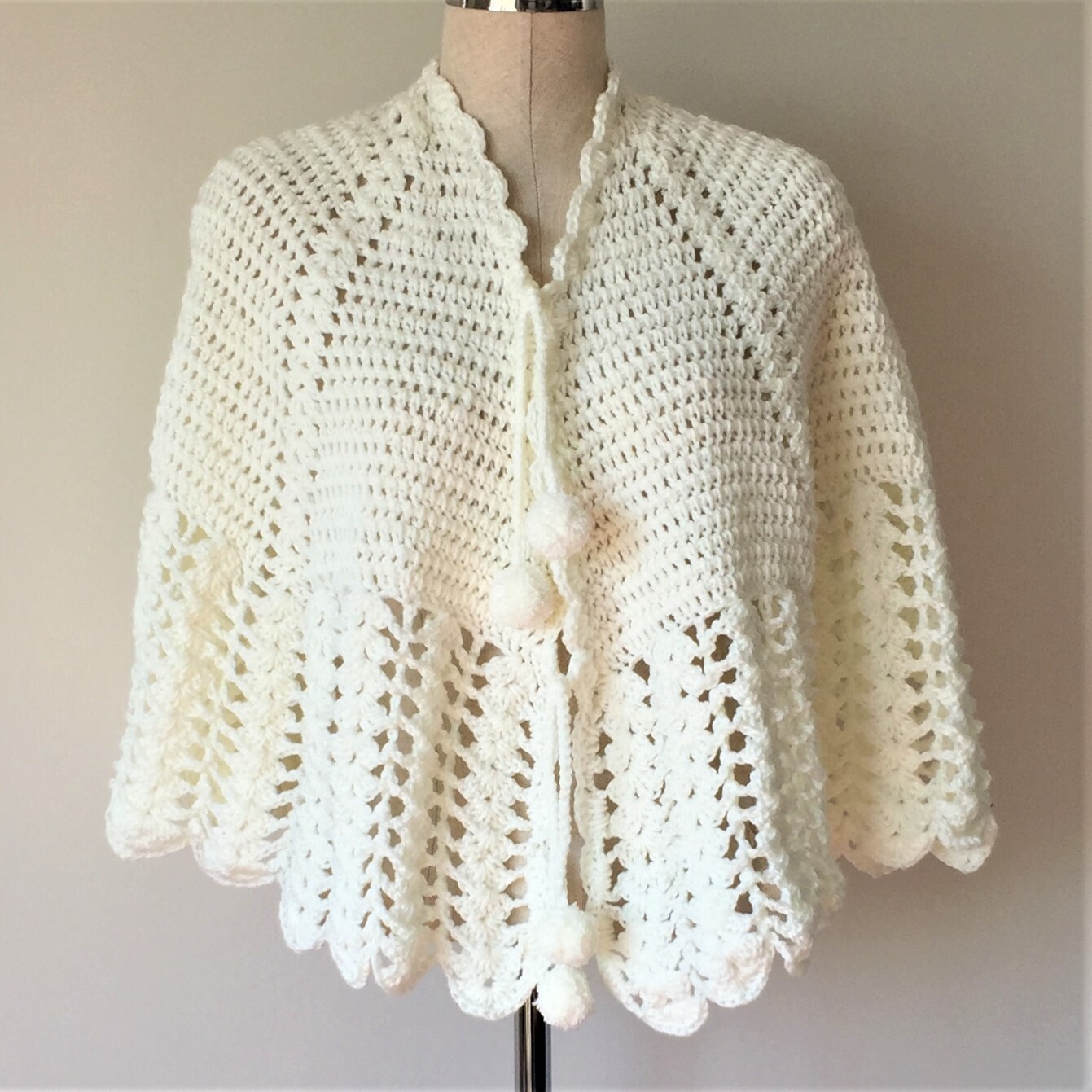 Bed jacket (liseuse) off white crochet