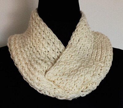 Knit Infinity Scarf off-white
