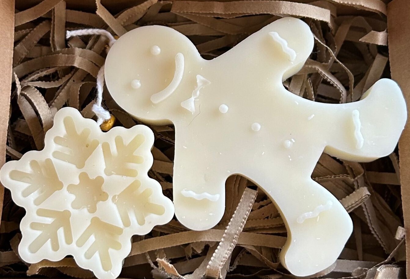 gingerbread and snowflake white scented candles