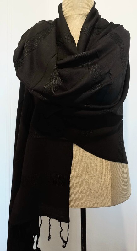 Helyat Shawl: Black