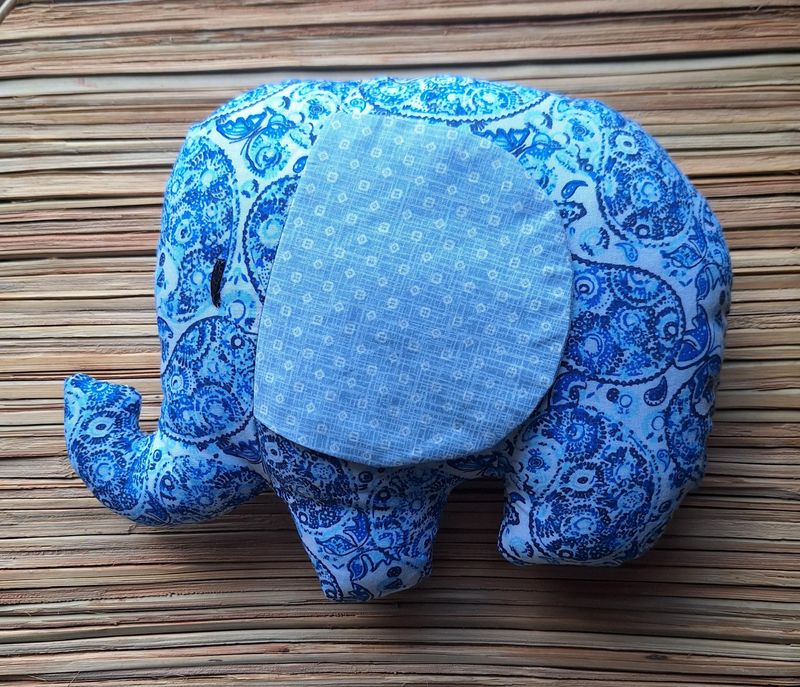 Mini Elephant: blue with light blue earings