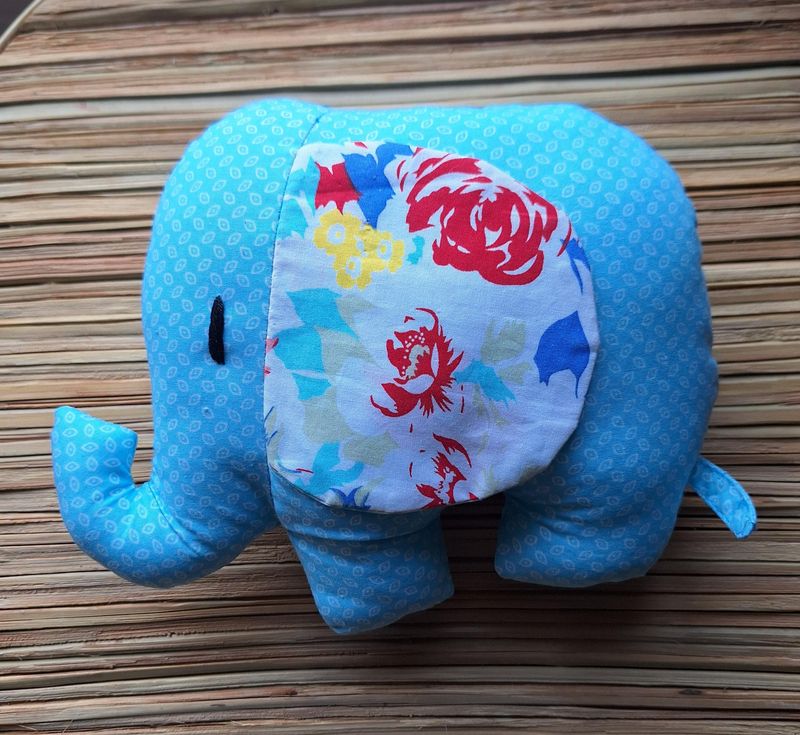 Mini Elephant: light blue with flower earings
