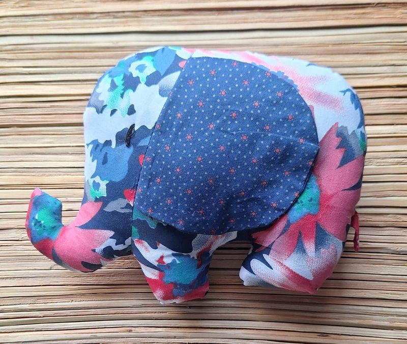 Mini Elephant: round ear blue red flower with dark blue earings