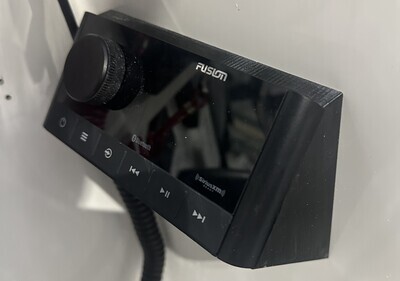 Fusion stereo wedge plate