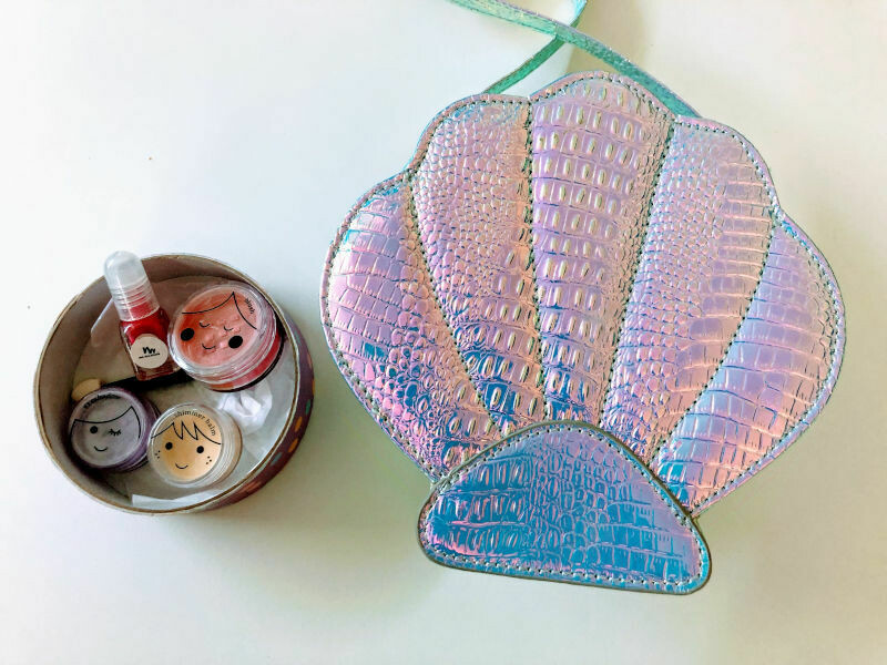 Play Makeup Gift Bag - Silver Clam Shell Play Makeup Gift Bag - Silver Clam Shell