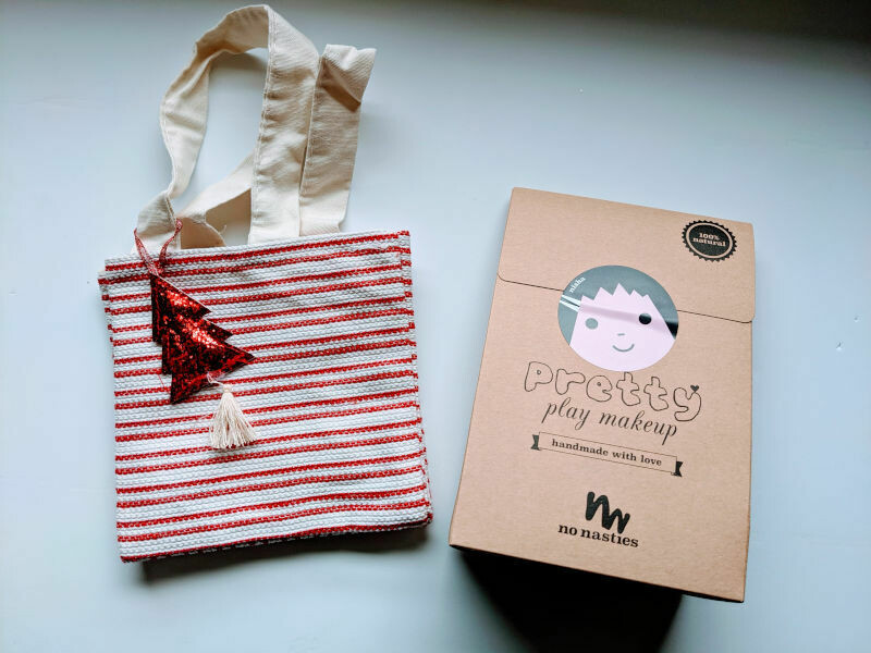 Christmas Red Gift Bag - Nisha Christmas Red Gift Bag - Nisha