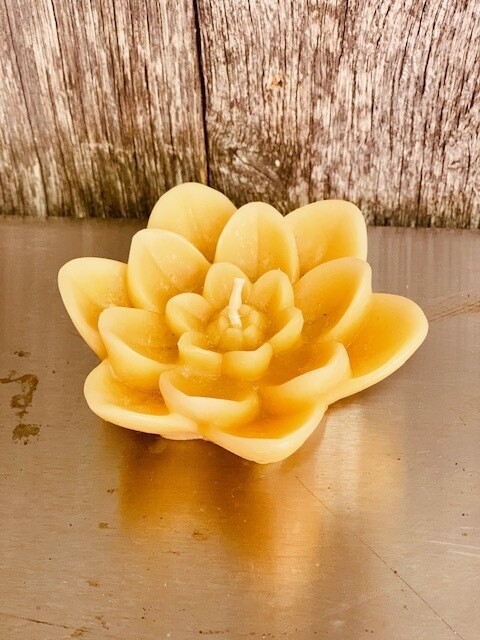 Beeswax candle - Lily Lotus Flower