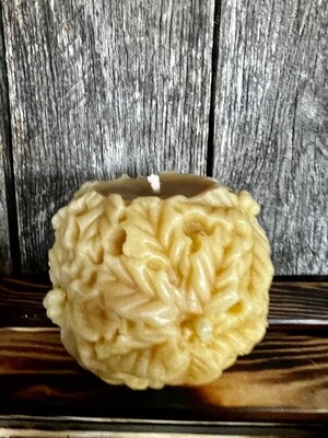 Beeswax candle - Holly ball (large)