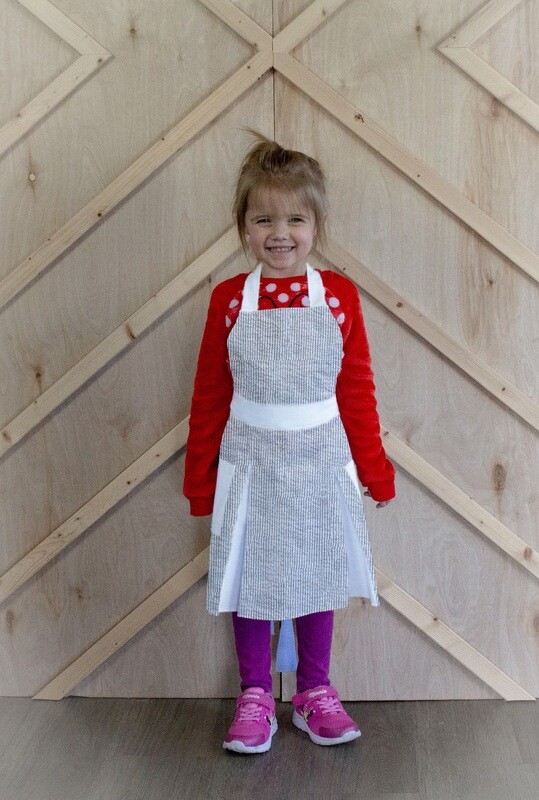 Apron with White Godets in Seersucker Black/ White- Child