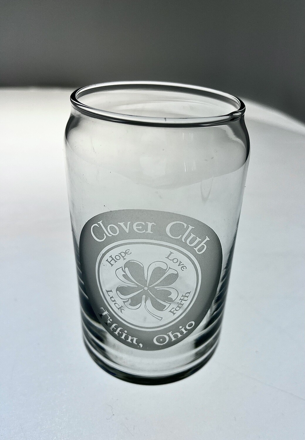Clover Club beer can glass solid border