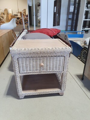 Nachtschrank Aurora Maison Belfort Möbel bei Olpe Megaoutlet %% Nachtschrank Aurora Maison Belfort Möbel bei Olpe Megaoutlet %%