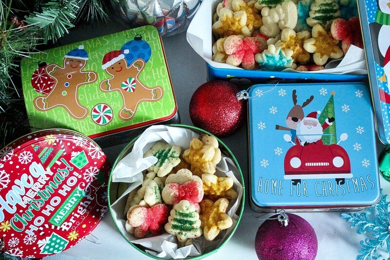 Holiday Spritz Cookie Tins 6 Dozen