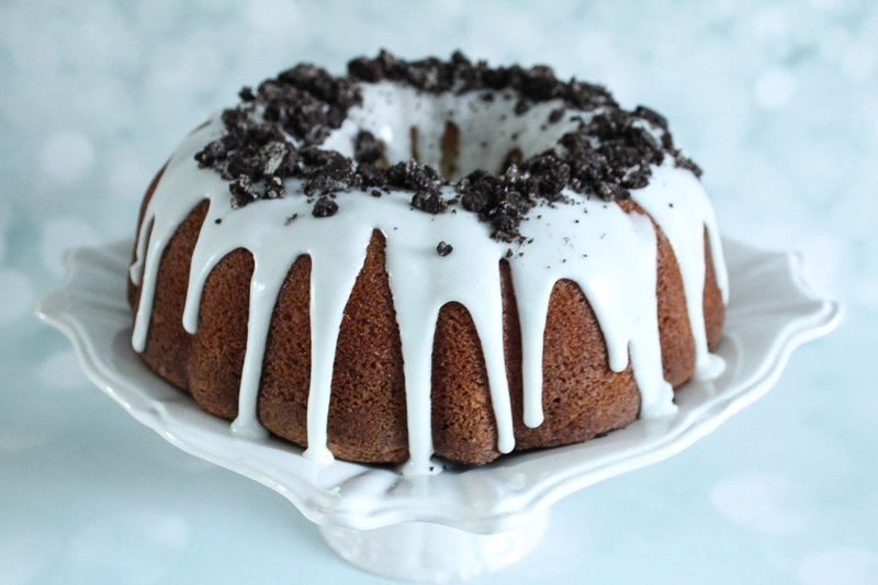 Cookies and Cream Bundt Cake