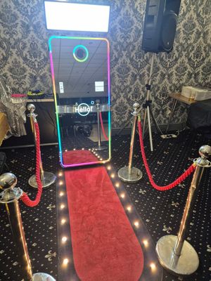 Magic mirror photo booth