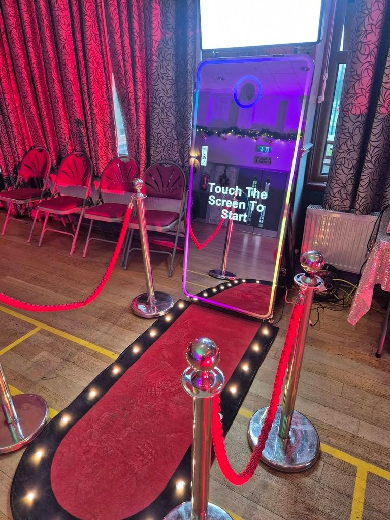 Magic Mirror Photo Booth 3 HRS
