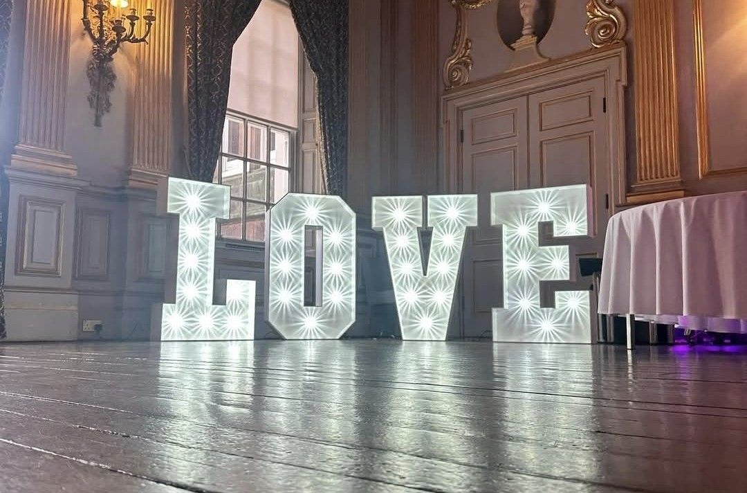 4ft Lit-up 'LOVE'