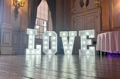 4ft Lit-up 'LOVE'