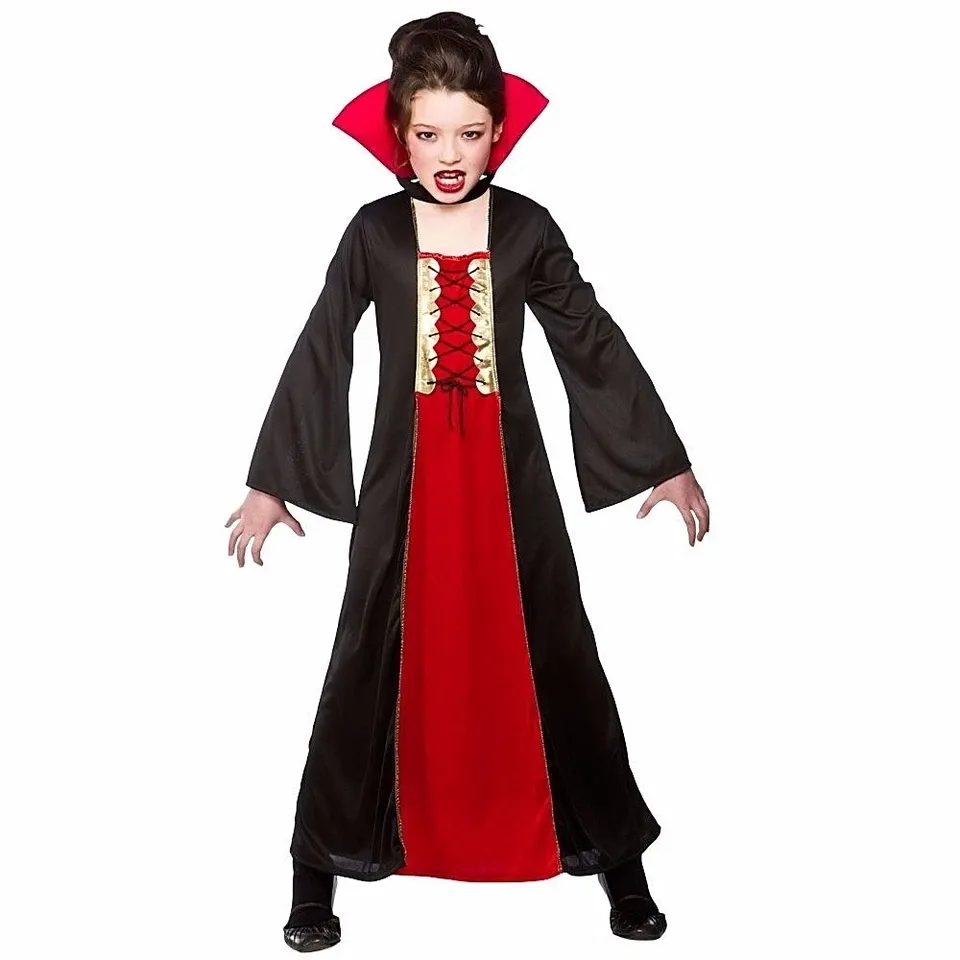 Gothic Vampiress 5-7