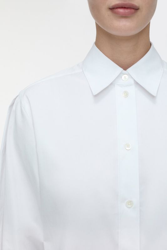 CLOSED BLUSE