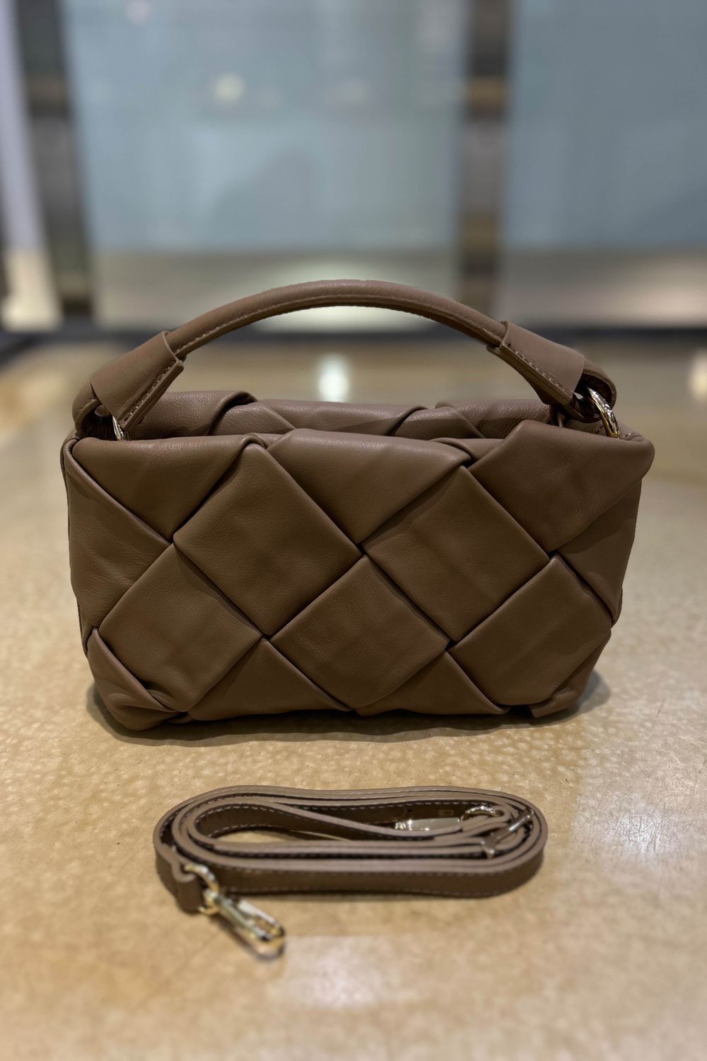 MARLON TASCHE MEG SAUVAGE