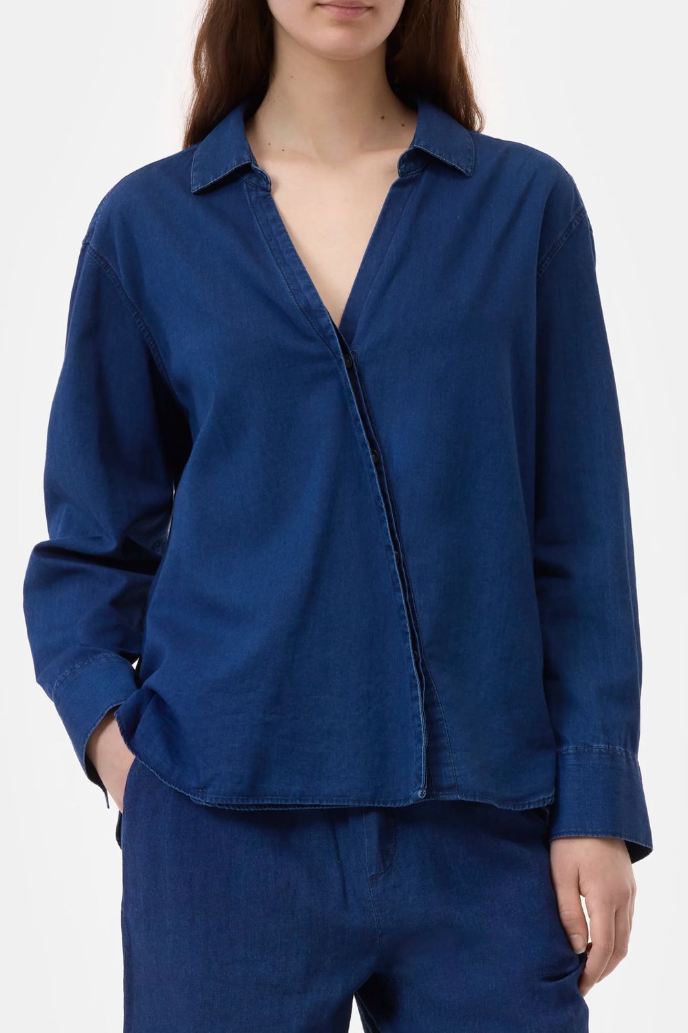 CLOSED BLUSE