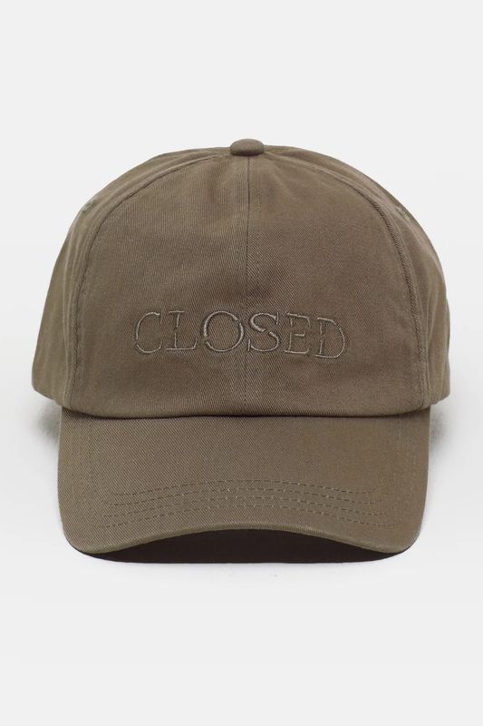 CLOSED LOGO CAP