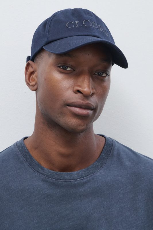 CLOSED LOGO CAP