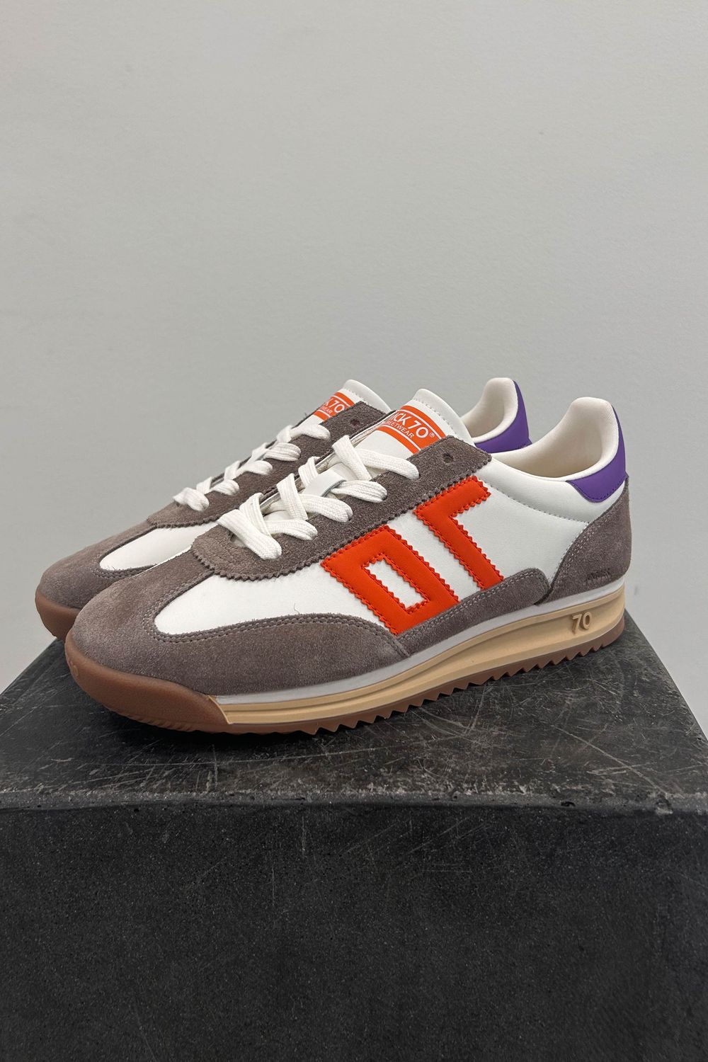 BACK 70 SNEAKER