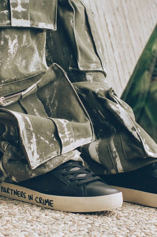 CRIME LONDON SNEAKER DISTRESSED GRAFFITI