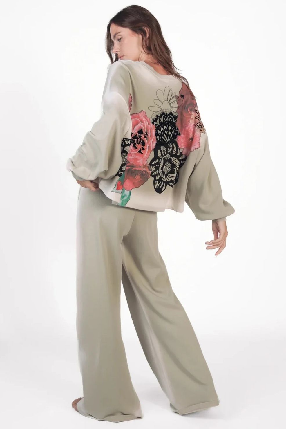 LOVE JOY VICTORY SWEATER TARI