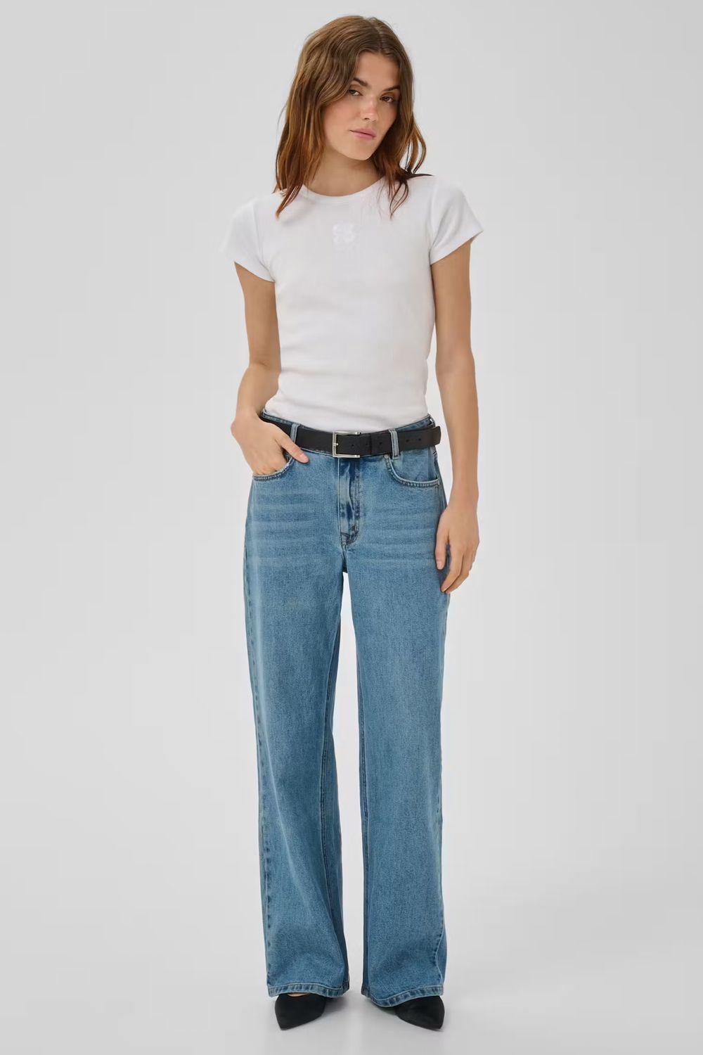 MY ESSENTIAL WARDROBE JEANS THE LOUIS LTD