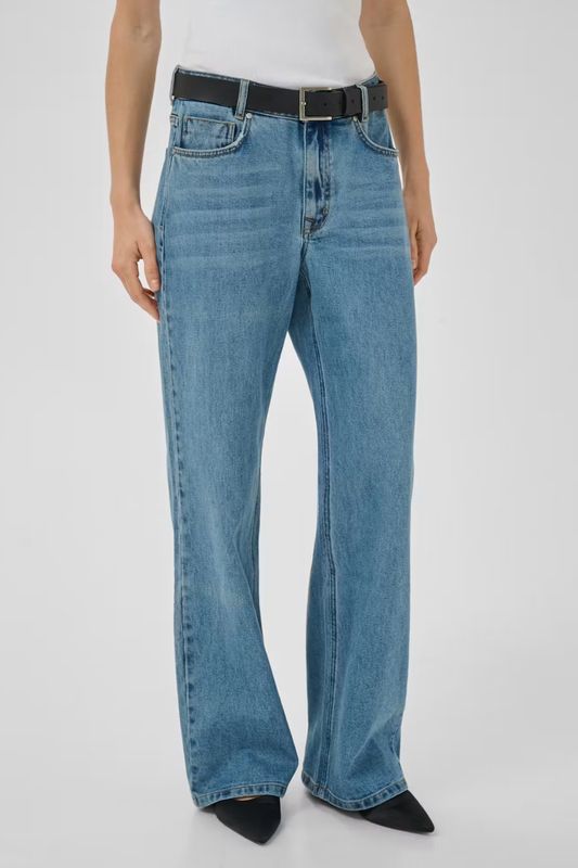 MY ESSENTIAL WARDROBE JEANS THE LOUIS LTD