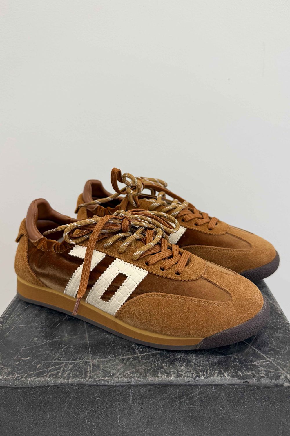 BACK 70 SNEAKER ROCKET VELVET