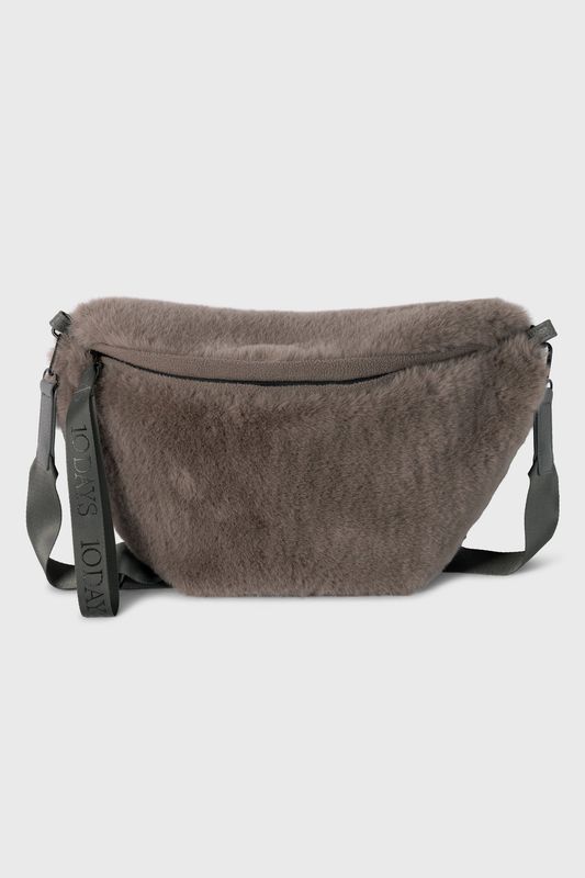 10 DAYS FLUFFY FANNY PACK