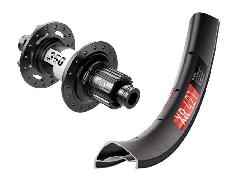 DT Swiss XR 421 rims with DT Swiss 350 Ratchet DEG 72t rear hub. Tubeless ready. SHIMANO MICRO SPLINE DT Swiss XR 421 rims with DT Swiss 350 Ratchet DEG 72t rear hub. Tubeless ready. SHIMANO MICRO SPLINE
